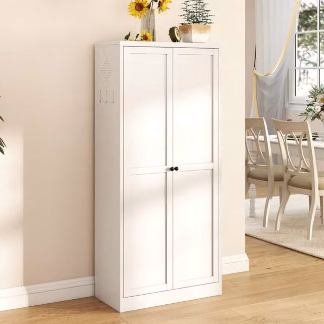 Credenza moderna Mivray in metallo bianco per cucina e soggiorno con ante a battente e ripiani interni L/P/H: 155 x 70 x 35 cm