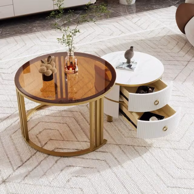 Set di tavolini bassi rotondi impilabili OKWISH con piani in vetro temperato e MDF, design moderno in bianco, oro e marrone per soggiorno o balcone – 1