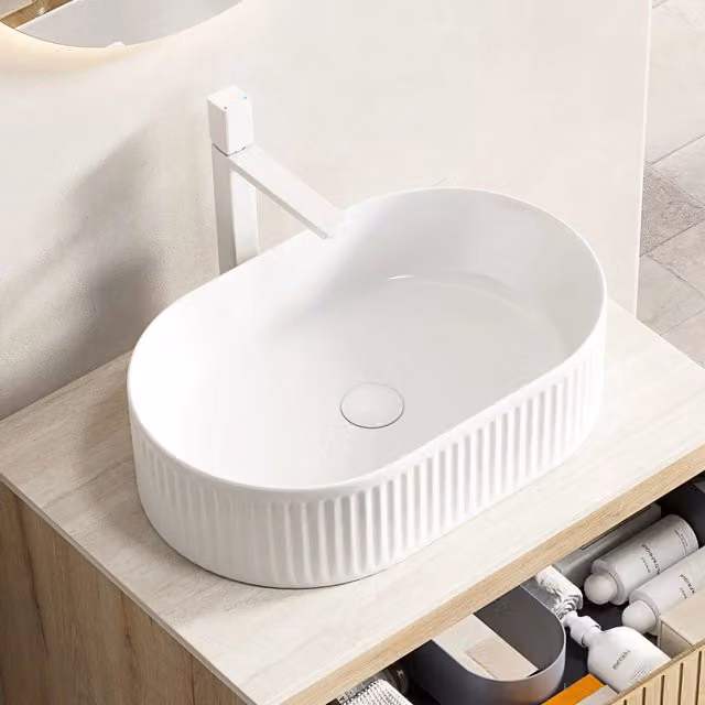 Lavabo da appoggio ovale in ceramica bianca con foro per rubinetto resistente alle macchie e ai graffi per bagno