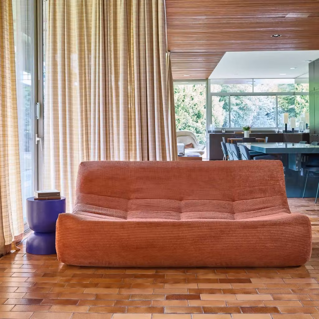 Divano a 3 posti Sweeek in velluto a coste marrone arancio con design moderno per il tuo soggiorno L: 180 cm, H: 105 cm, P: 72 cm – 2