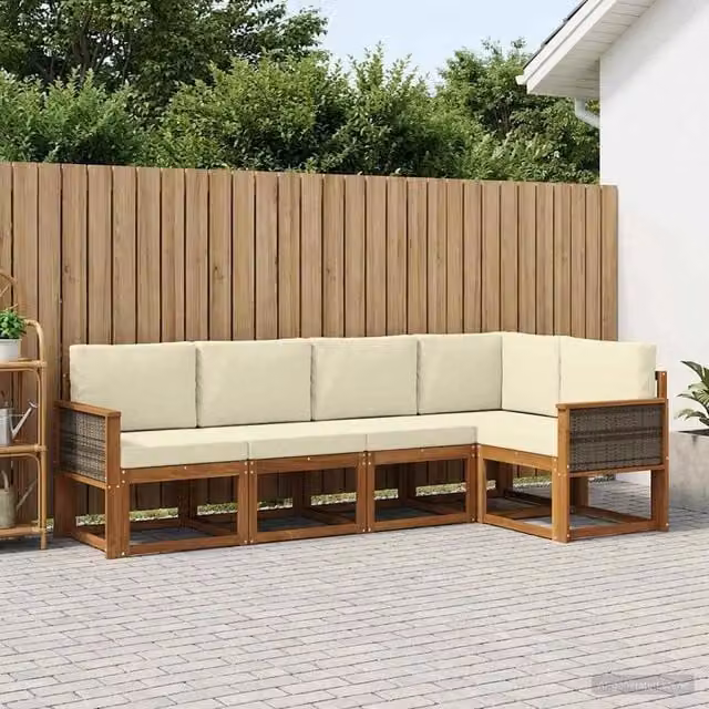 Set di divani da esterno a L vidaXL in legno di acacia con cuscini beige e bianchi