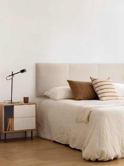 Testiera Milos Kenay Home imbottita in tessuto per letto 150/160 cm colore perla