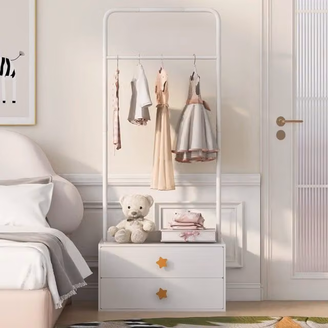 Appendiabiti per bambini 70 × 55 × 168 cm con 2 cassetti e barra appendiabiti in MDF colore bianco