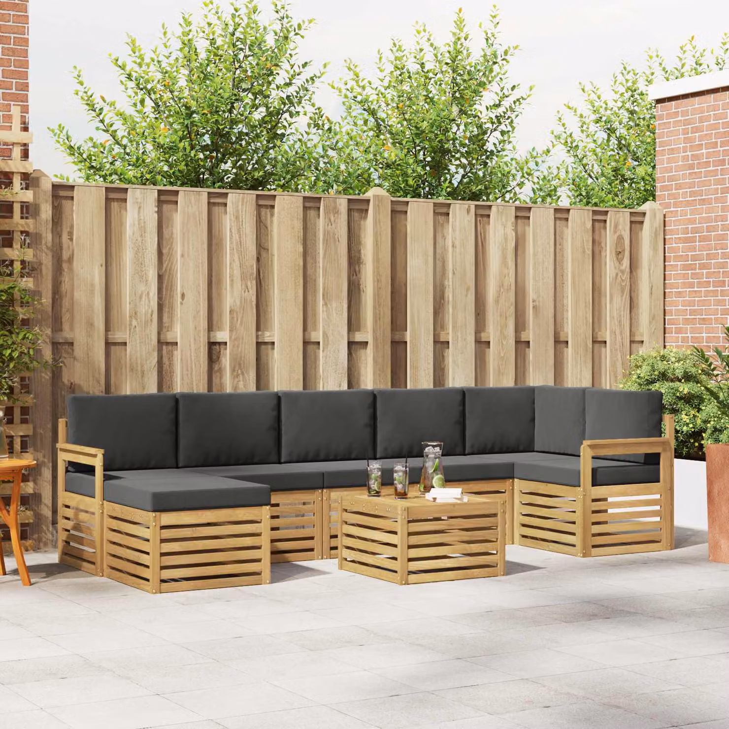 Set di divani da esterno vidaXL a forma di L composto da 8 pezzi con tavolo da caffè, pouf e cuscini, in legno di acacia e tessuto resistente ai raggi UV, Bianco e Antracite