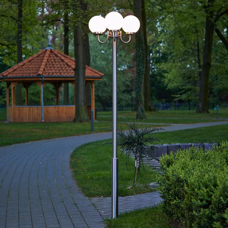 Lindby lampada da esterno Samuel, 218 cm, a 3 luci, sfera, E27, IP44 Samuel Lindby, dimmerabile, Alluminio / Grigio / Zincato, Acciaio Inox, Moderno