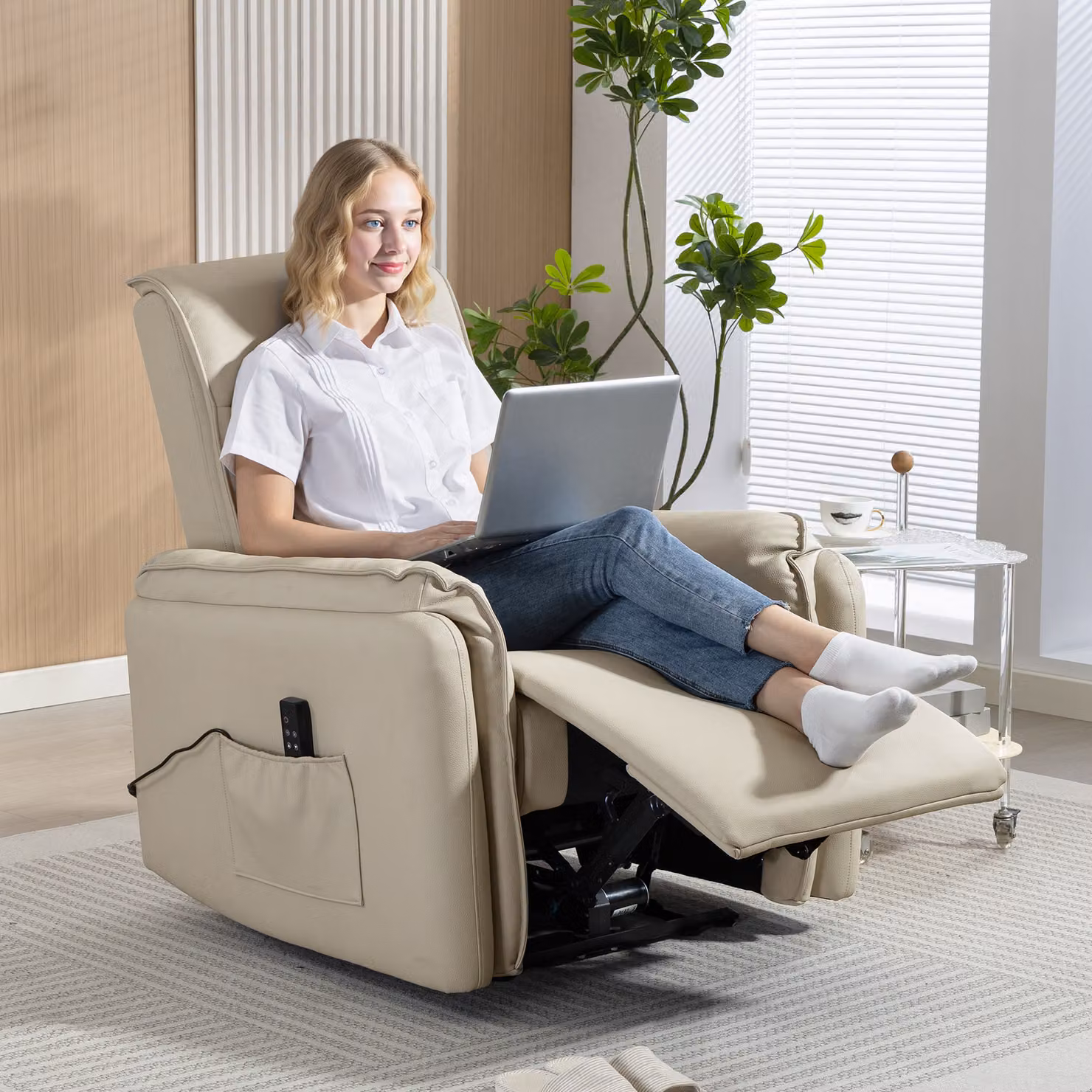 Poltrona Massaggiante Elettrica HOMCOM con Poggiapiedi e Tasca Laterale, Rivestimento in Similpelle, Beige – 2