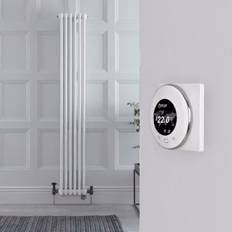 Radiatore Misto Verticale Bianco Triplo con Valvole in Ottone Anticato e Termostato WiFi - 1800mm x 290mm - Regent