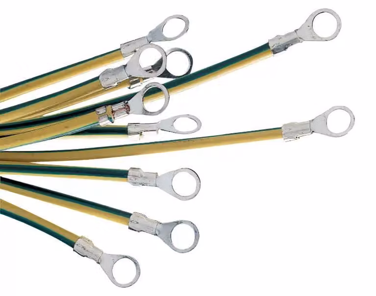 Nastro di messa a terra Schneider Electric, Ø 25 mm, lunghezza 220 mm, foro per occhiello 8,3 mm. Confezione da 10 pezzi. NSYEL2225D8