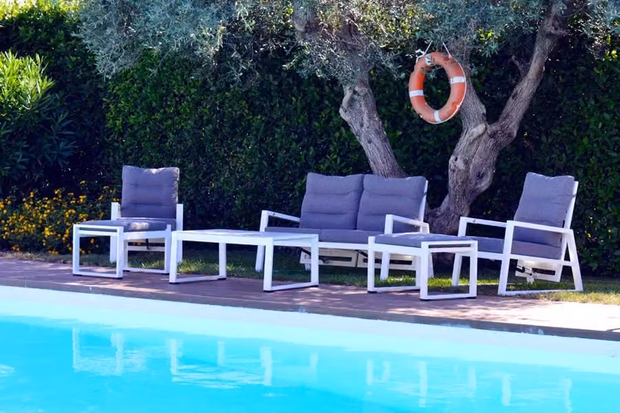 Set Salotto da Giardino Mikonos GIORDANOSHOP con Divano 2 Posti, 2 Poltrone e Tavolino in Alluminio Grigio – 2
