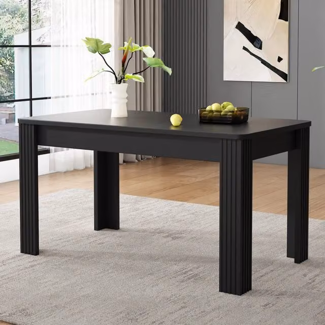 Tavolo con quattro gambe spesse e piano ampio in pannello truciolare nero portata massima 130 kg
