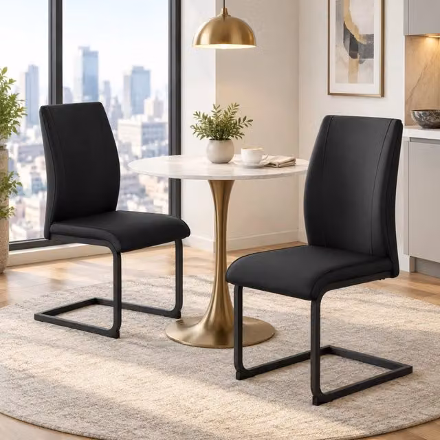 Sedia da pranzo nera in similpelle con struttura in metallo e schienale ergonomico