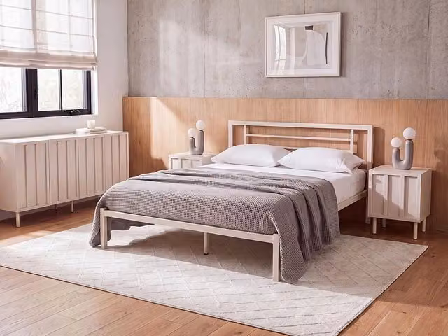 Letto in metallo beige chiaro 140 x 200 cm con rete a doghe in legno massello stile industriale minimalista