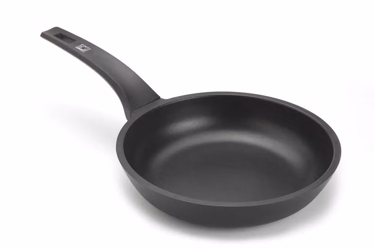 Padella antiaderente per induzione con manico in bachelite anticalore, linea Efficient, diam. 18cm