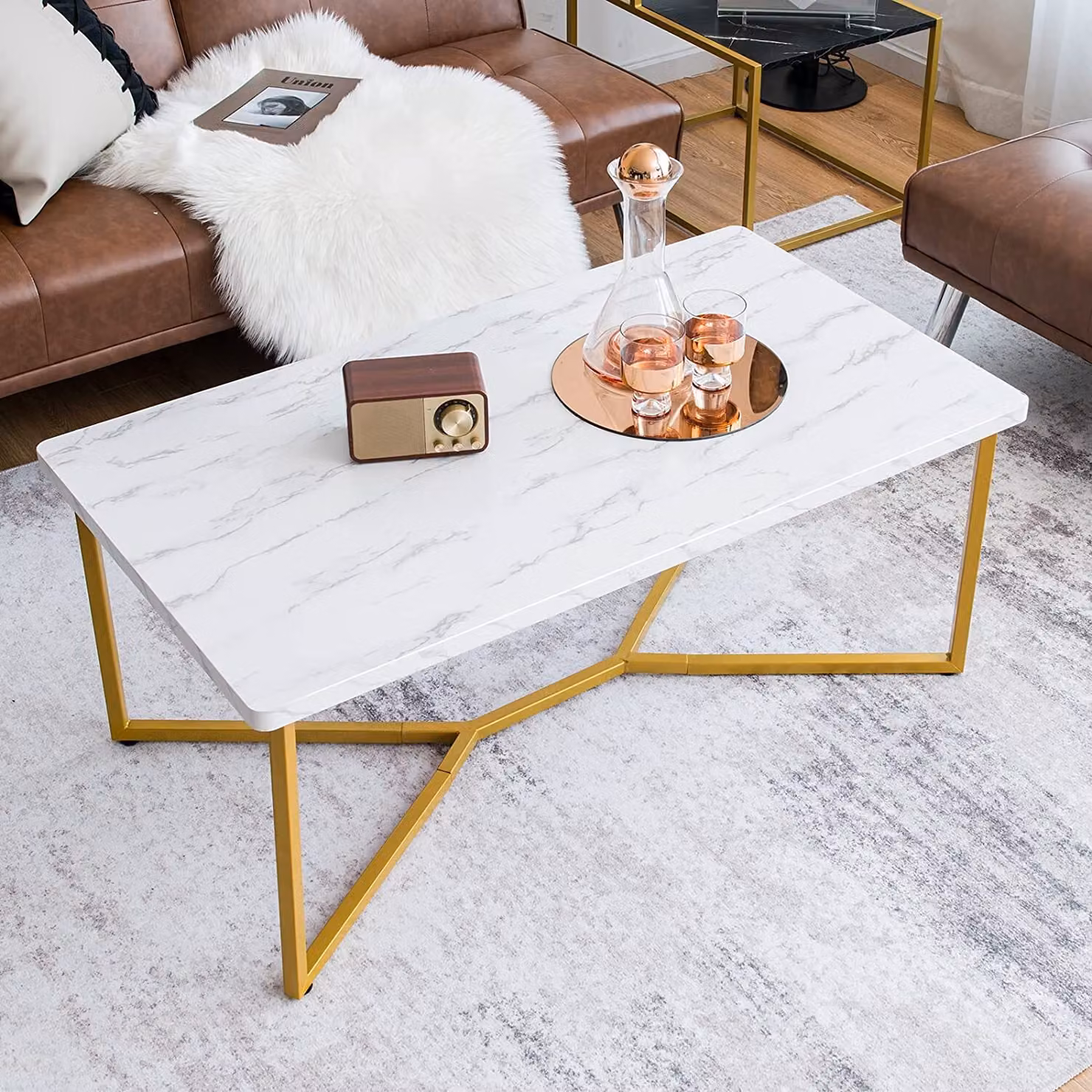 Tavolino rettangolare COSTWAY, tavolino da divano con piano in finto marmo e gambe dorate a Y e sottobicchieri regolabili, tavolino da salotto moderno, tavolino da cocktail 107 x 60x 45,5 cm