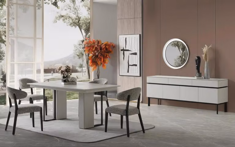 Set per sala da pranzo: tavolo, 4 sedie, credenza, specchio. Design moderno, colore bianco, elegante