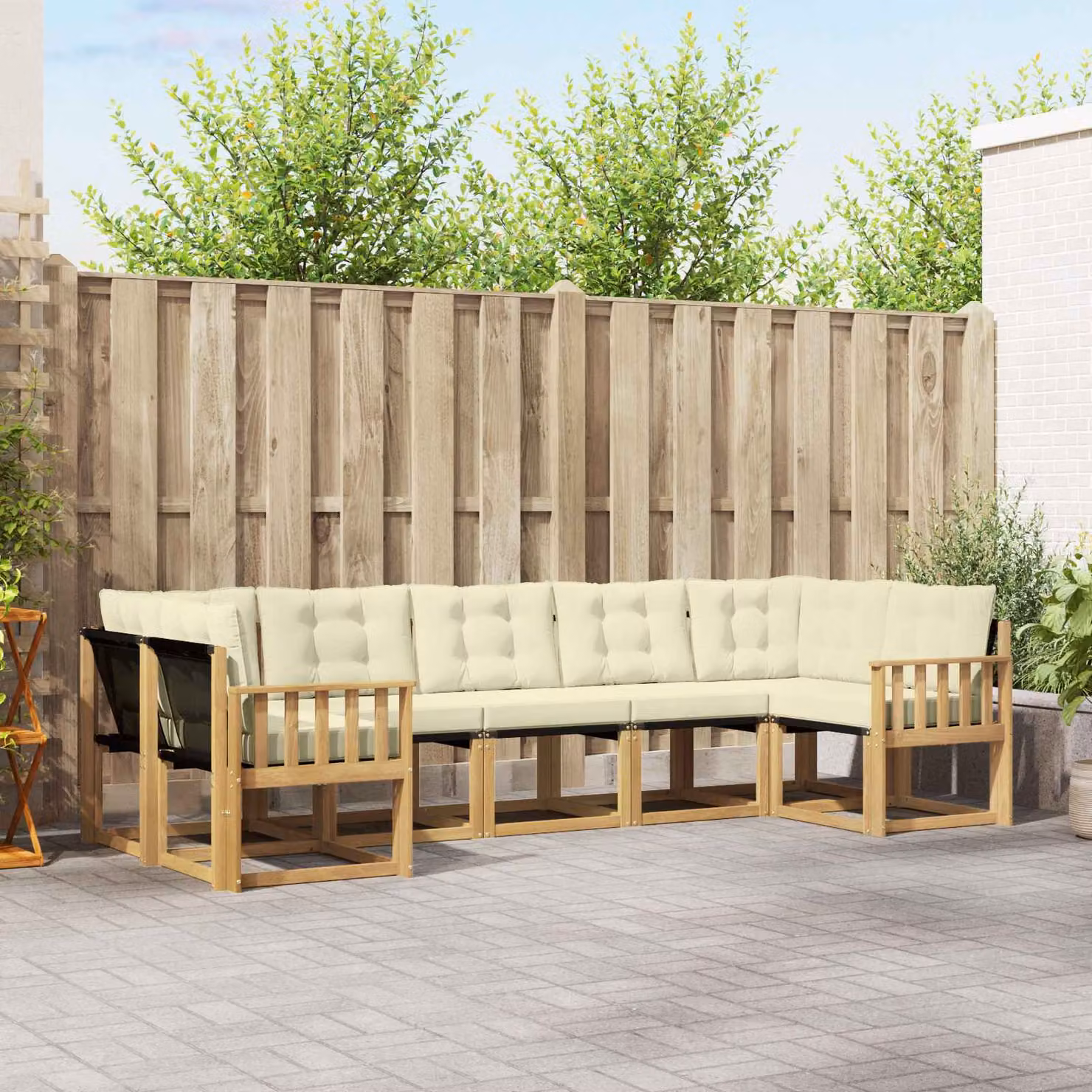 Set di divani da esterno vidaXL 7 pz a forma di L in legno di acacia con cuscini bianchi e beige