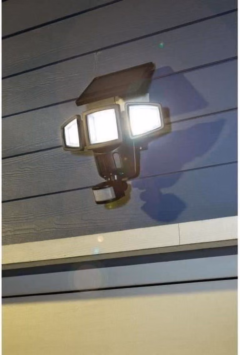 GALIX G4442 3-Head Solar Floodlight - 1500 Lumens - 182 SMD LEDs - AUTO or Forced Operation Mode