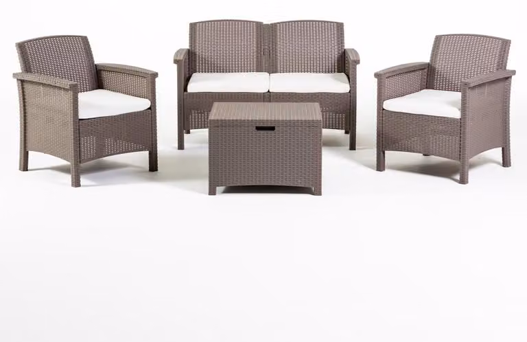 Set di mobili da giardino in polipropilene effetto rattan, composto da un divano a due posti, due poltrone, cuscini removibili e un tavolino, ideale per terrazzi, verande e giardini. Colore: marrone-grigio