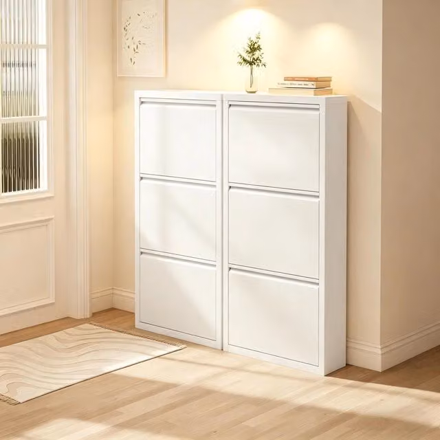 Scarpiera moderna in metallo bianco con 3 ante e chiusura magnetica per ingresso, L: 106 cm, P: 15 cm, H: 50 cm