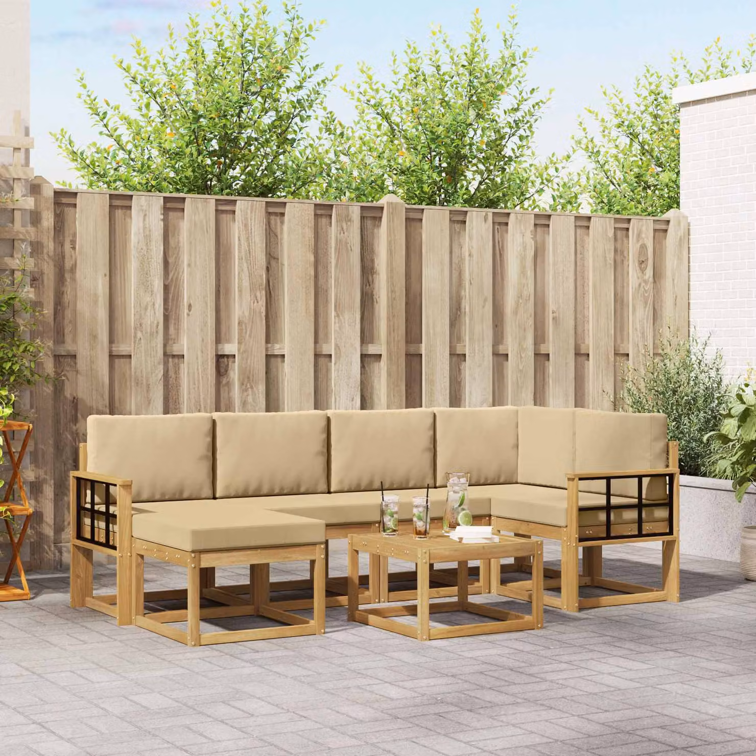 vidaXL Set di divani da esterno a L in legno di acacia con cuscini, 7 pezzi, Bianco e Beige