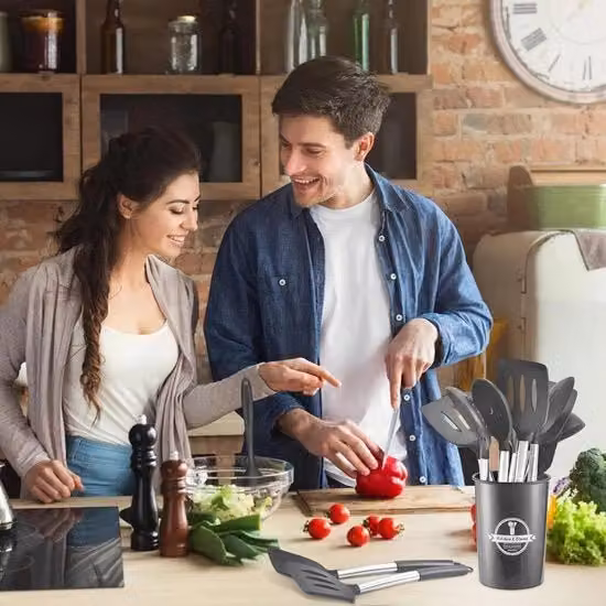 Set di accessori da cucina Kitchen Aid composto da 44 pezzi in silicone e acciaio inossidabile, resistente al calore e privo di BPA, colore grigio scuro