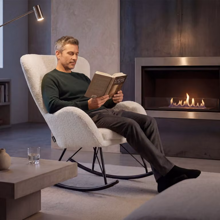 Sedia a dondolo Swing TecTake GmbH in tessuto bouclé bianco e nero con struttura in metallo e braccioli in stile scandinavo