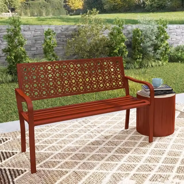 Panca da giardino ULEVR 127x63x85 cm in acciaio rosso, 2 posti con schienale decorativo e braccioli