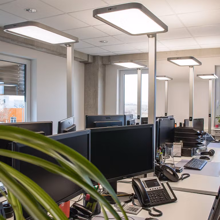 DOTLUX Lampada da terra LED STUDIObutler 80W 4000K dimmerabile