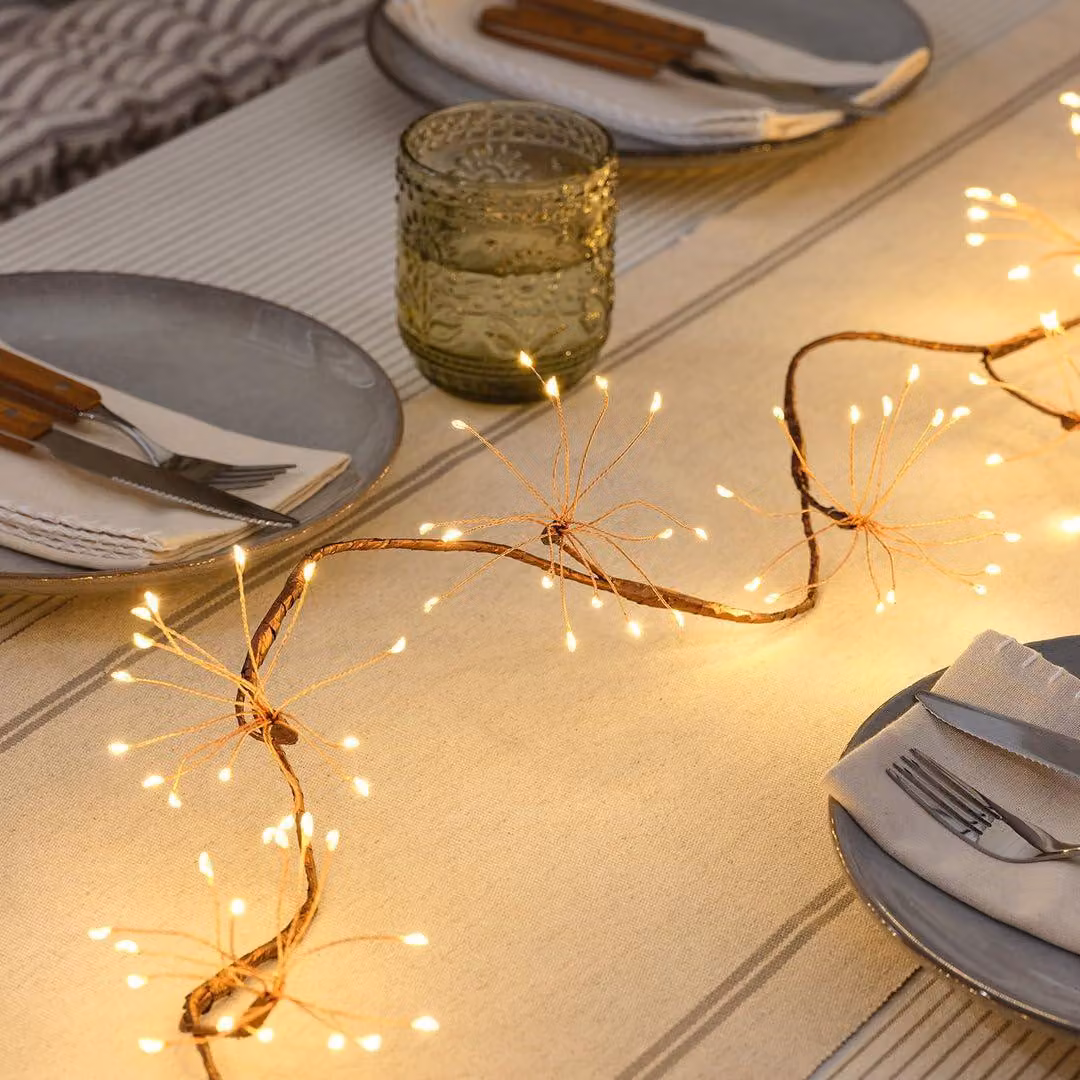 Catena luminosa con 150 micro-LED a luce calda, lunghezza 150 cm, alimentazione a batteria, grado di protezione IP44