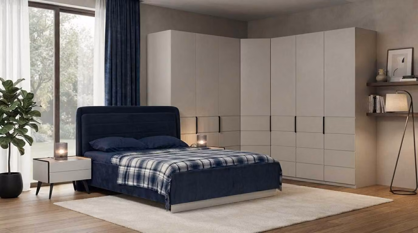 Set per camera da letto: letto, comodini, pensile angolare, design moderno, colori blu e beige, elegante