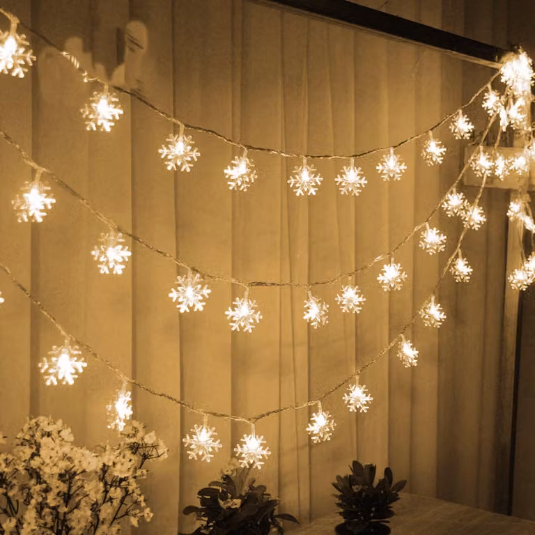Catena luminosa a forma di fiocchi di neve, 20 LED, 1,5 metri, luce bianco caldo, alimentata a batteria