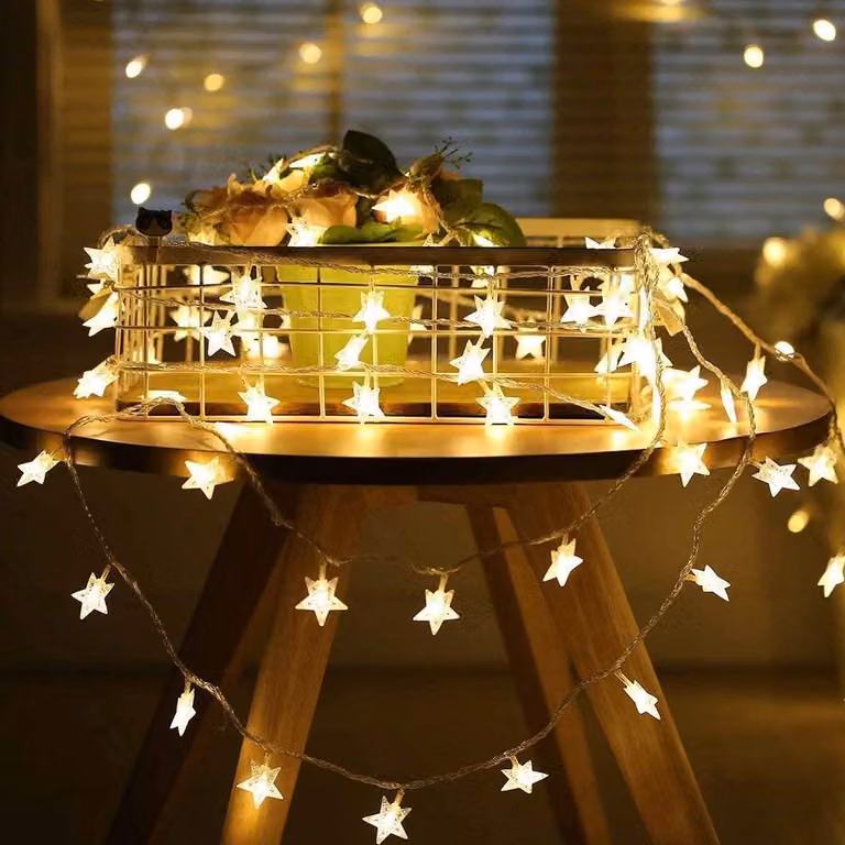 Catena luminosa a LED, 50 stelle, 5,5 metri, luce bianco caldo, alimentazione a batteria