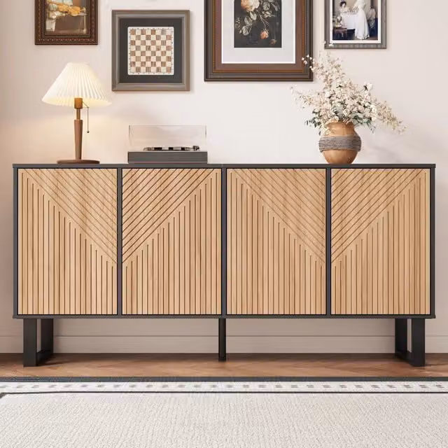 Sideboard moderno minimalista, design a contrasto con venatura legno nera, frontale a strisce 3D, ampio spazio contenitore, per ingresso e soggiorno
