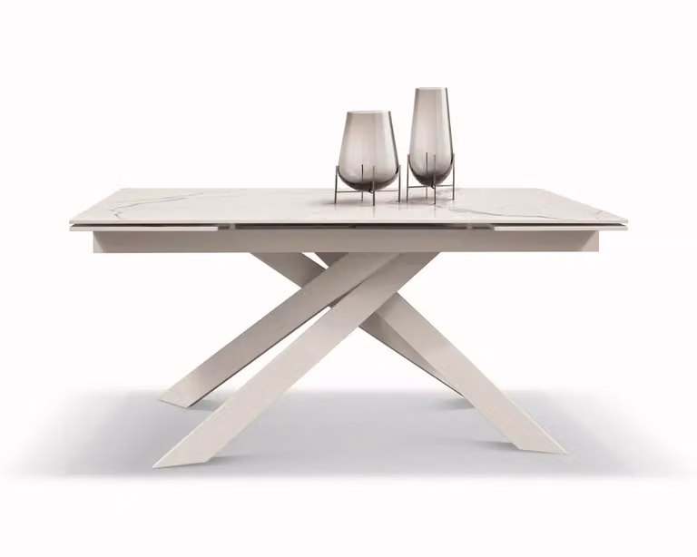 Tavolo BEVERLY HILLS in vetroceramica effetto marmo statuario e gambe incrociate in metallo bianco, allungabile 160×90 cm – 240×90 cm