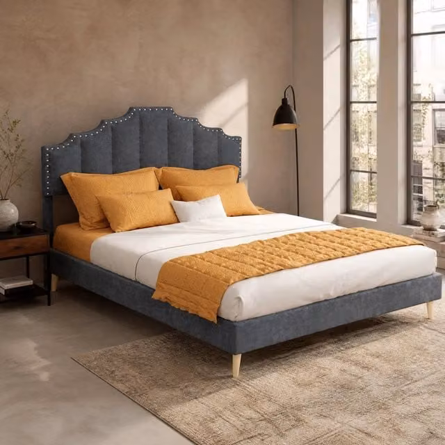 Letto matrimoniale 140x200 cm con testiera geometrica in tessuto grigio e struttura in metallo