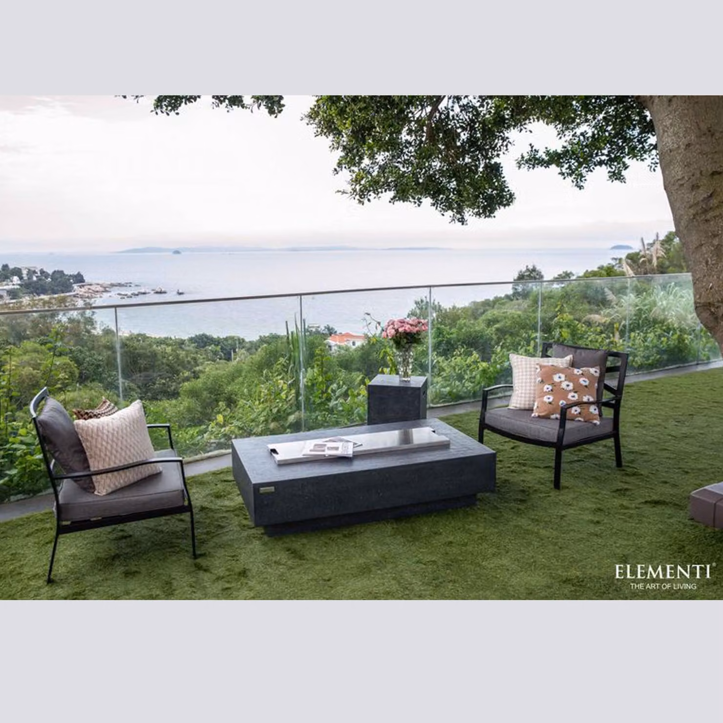 ELEMENTI Gasfeuerstelle Vancouver in Beton-Optik dunkelgrau aus Faserbeton 142 x 81 x 36 cm