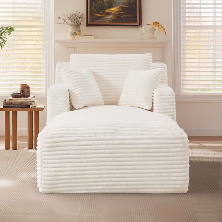 Divano letto con chaise longue, rivestito in tessuto corduroy, imbottito con schiuma ad alta densità e dotato di molle insacchettate. Può essere utilizzato anche come poltrona relax, e non richiede montaggio