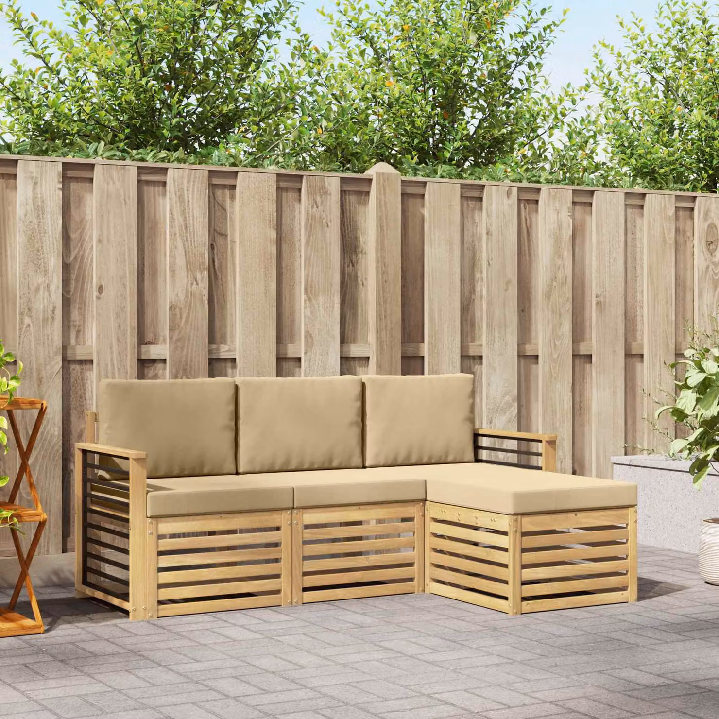 Set di divani da esterno vidaXL a forma di L in legno di acacia con cuscini, 4 pezzi, Bianco e Beige