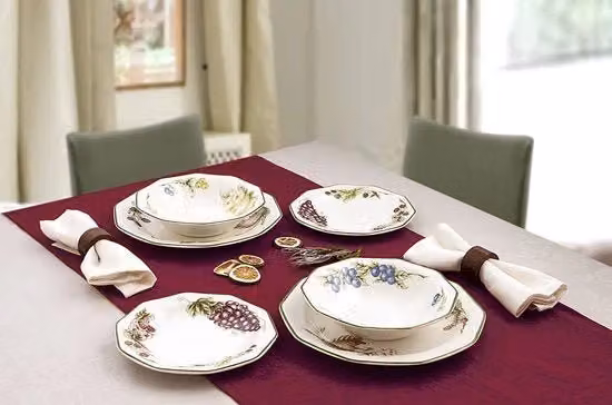 Set di piatti e bicchieri in ceramica ecologica