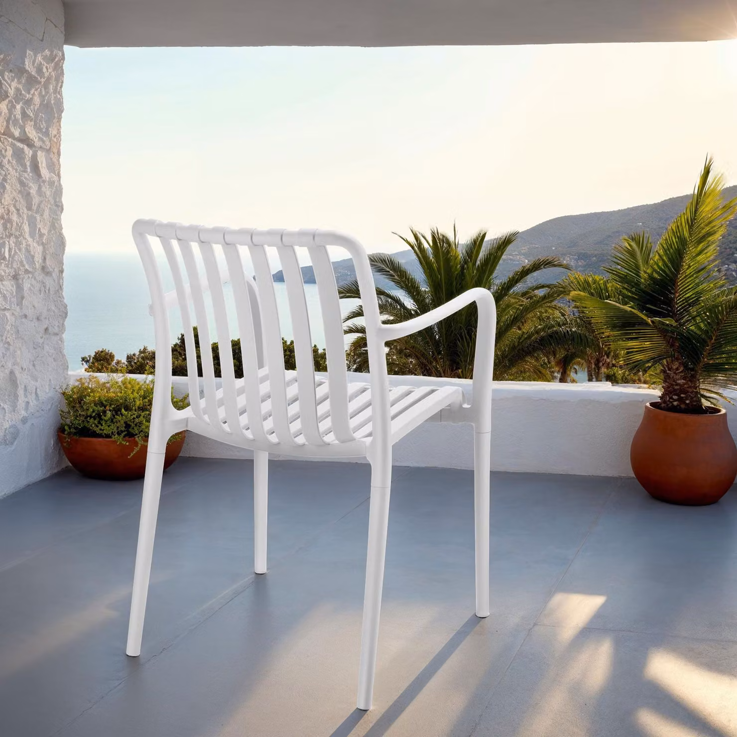 Set di 4 sedie da giardino moderne TecTake GmbH, impilabili con braccioli, resistenti alle intemperie, colore beige/bianco – 2