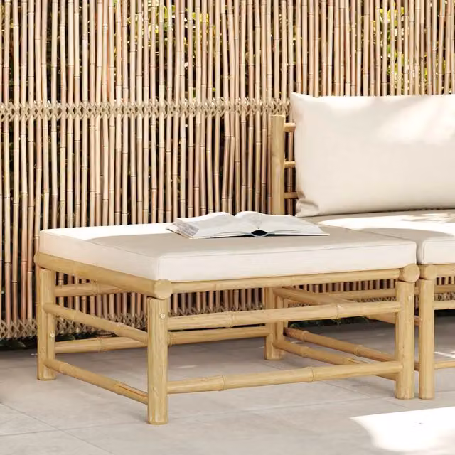 Sedia da giardino con poggiapiedi in bambù e cuscino bianco crema – 1
