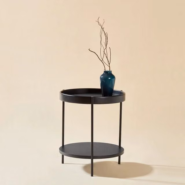Tavolino basso fisso a due ripiani rotondi in legno e MDF con struttura in ferro finitura nera Ø69 × 38 cm