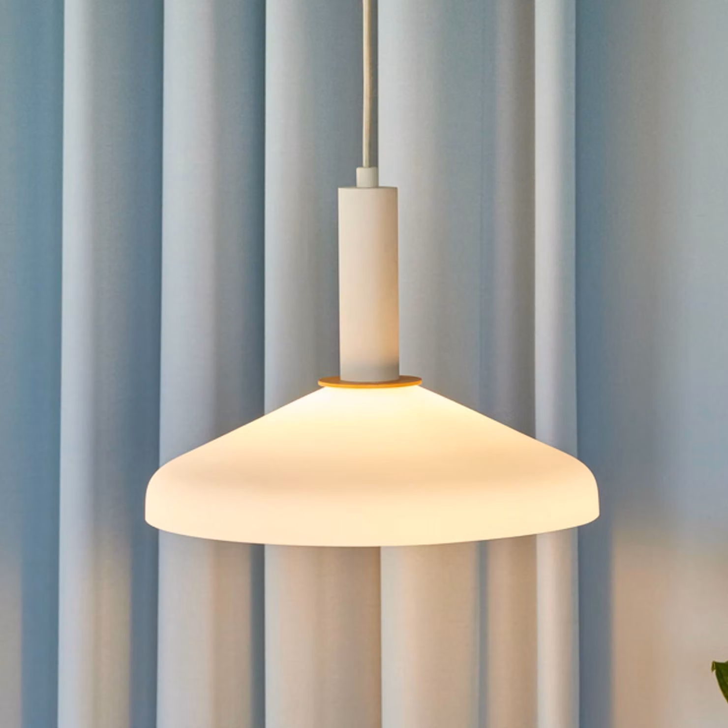 Hübsch Lampada a sospensione Apollo, dimmerabile, Bianco / Opale, Soggiorno / Sala da pranzo, Vetro, Scandinavo, Lampada a sospensione