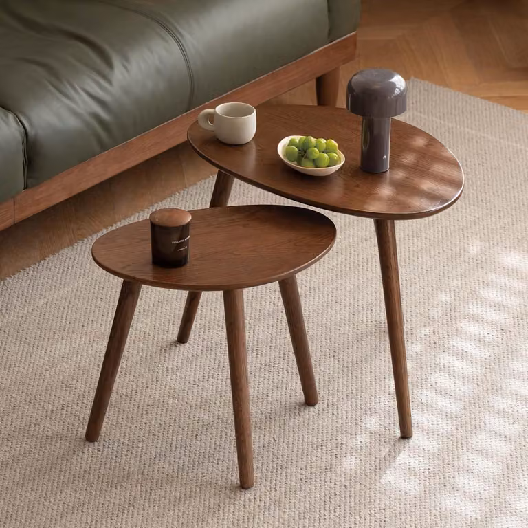 Set di 2 tavolini laterali in legno massello di quercia, forma rotonda, design "ciottolo"