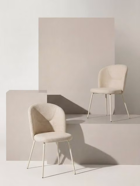 Set di 2 sedie Beiz rivestite in tessuto beige con struttura in metallo nero Kenay Home