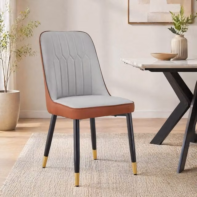 Set di 2 sedie da pranzo moderne MODFU in ecopelle bicolore grigio chiaro e marrone con gambe in metallo nero – 1
