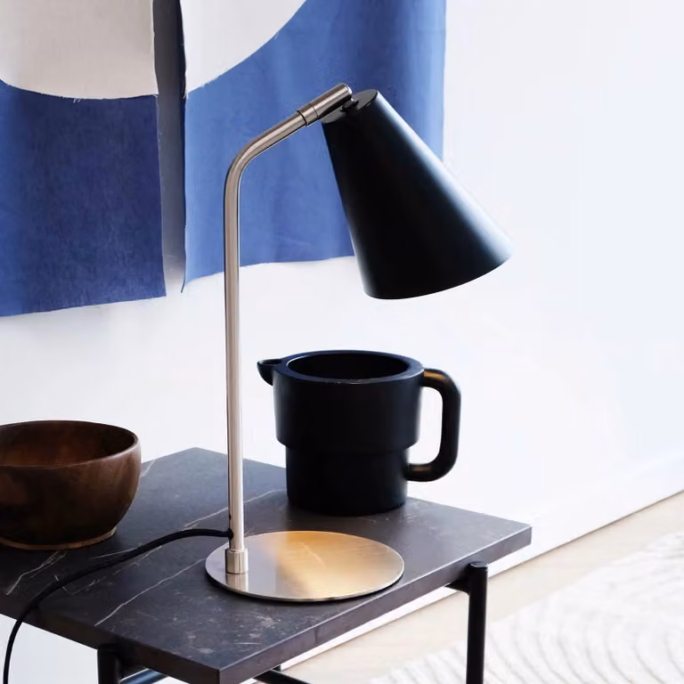 Dyberg Larsen Lampada da tavolo Oswald, Alluminio / Grigio / Zincato, Soggiorno / Sala da pranzo, Metallo, Design, Lampada da tavolo