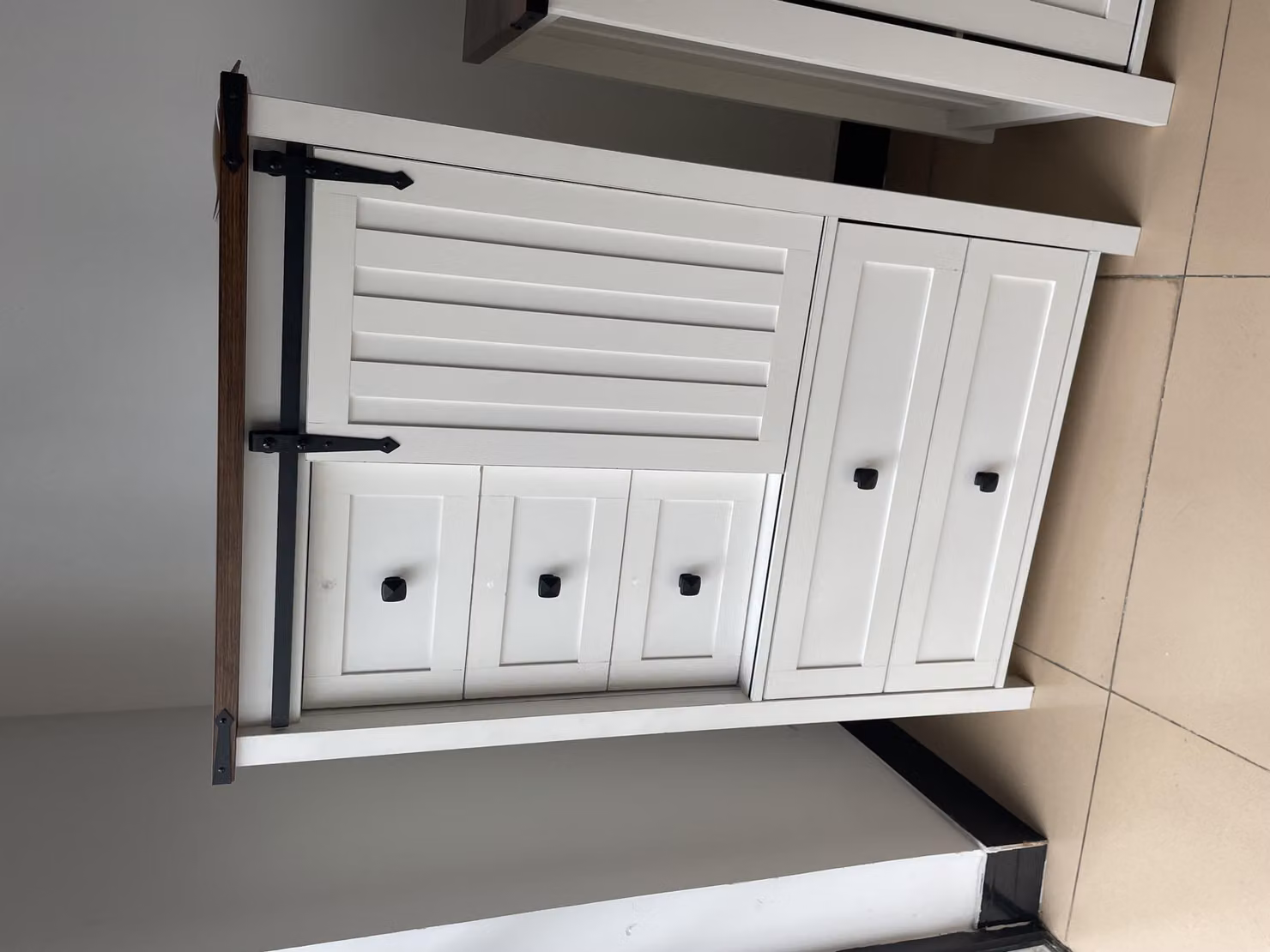 Comodino con cassetti, mobiletto laterale, versatile, capiente, comodino in stile vintage, colore marrone, realizzato con materiali di alta qualità: legno composito e metallo