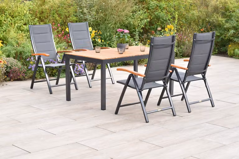 Set di mobili da giardino Merxx Paxos, 5 pezzi, 4 sedie pieghevoli, tavolo 150 x 90 cm – alluminio/acacia/tessuto