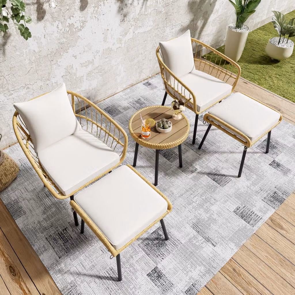 Set da giardino Outsunny moderno con 2 poltrone lounge, 2 pouf e tavolino da caffè, in rattan e metallo con cuscini in tessuto bianco, beige e nero – 2